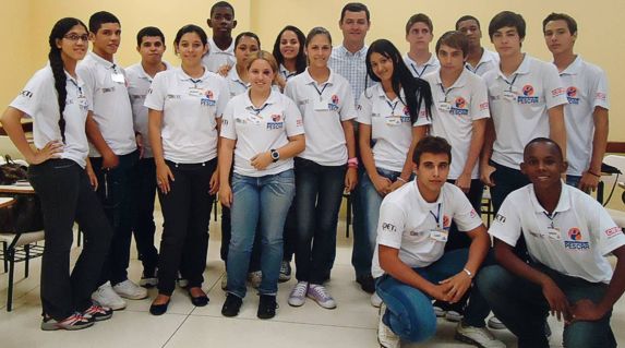 Derrico visita alunos da sexta turma do Projeto Pescar em Rio Preto